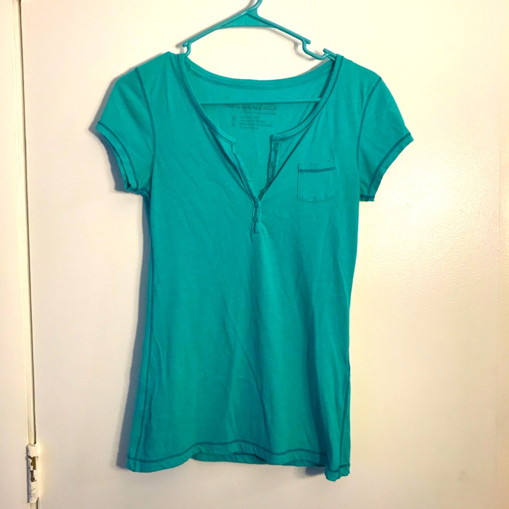 🌟3 for $10 🌟 
Sea green V neck T-shirt